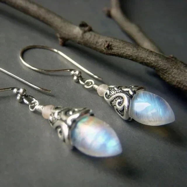 Elegant white gold earrings with moonstone