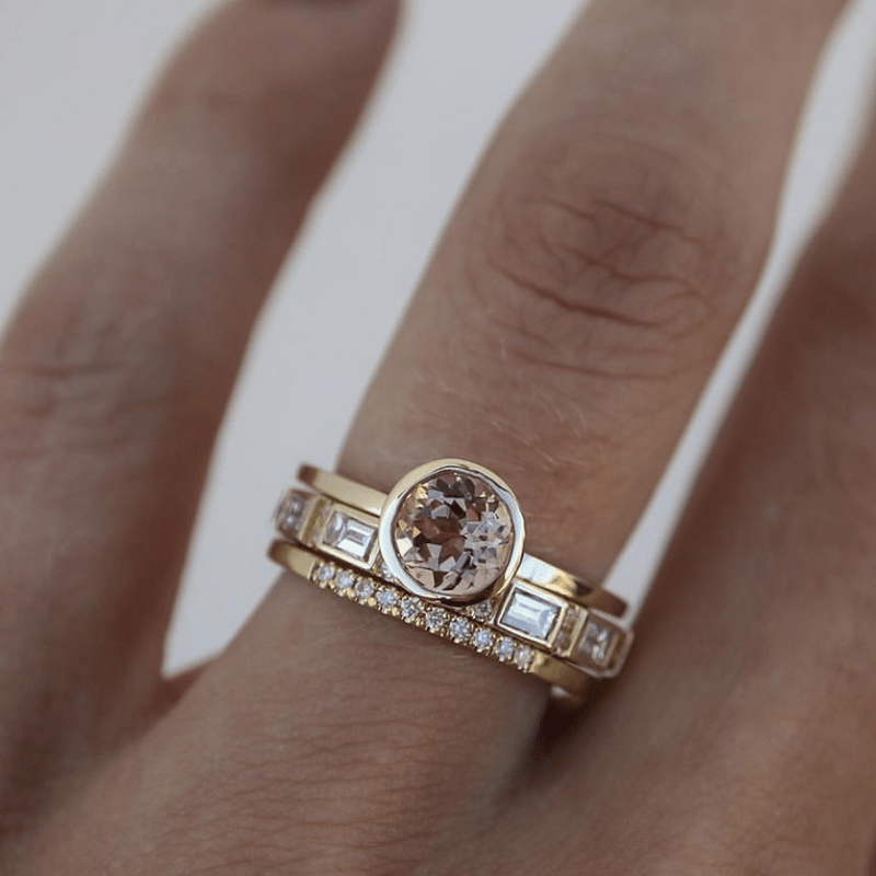 Elegant Gold Ring with Sparkling Crystal