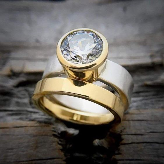 Inlaid glass gold ring