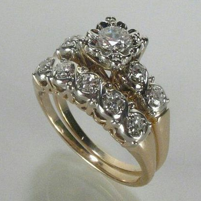 Elegant Gold Ring with Refined Details