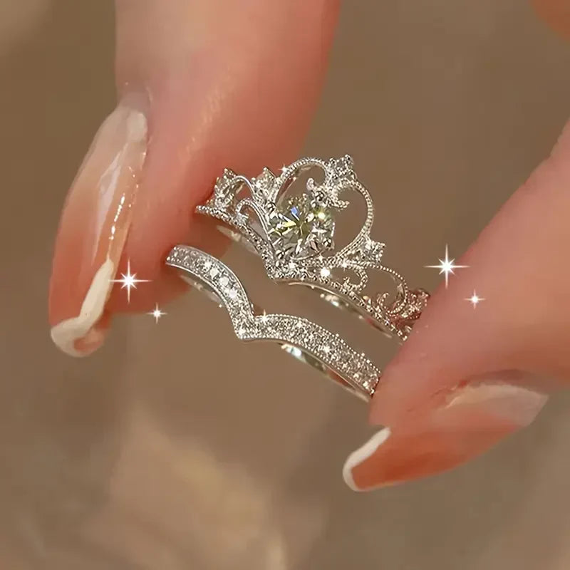 Elegant silver ring set with shiny crown