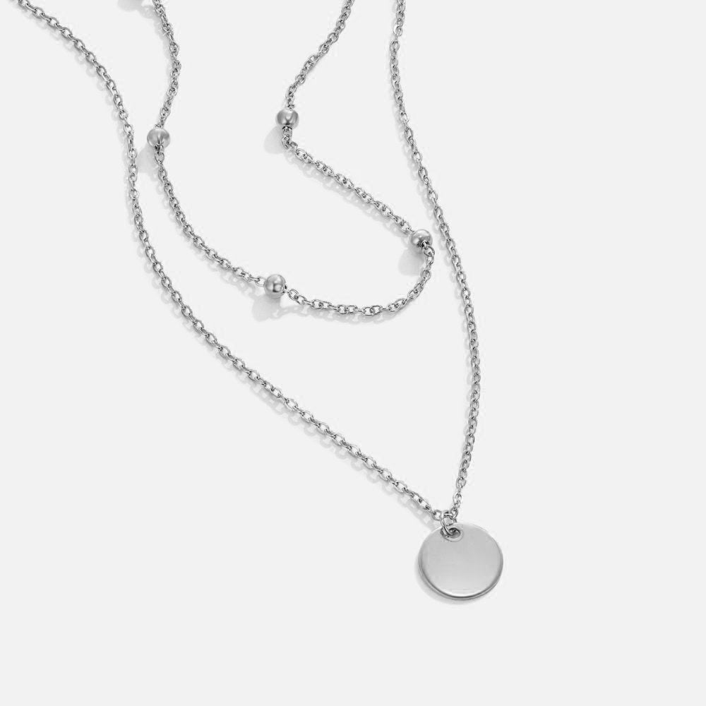Elegant silver low-neckline necklace with refined links