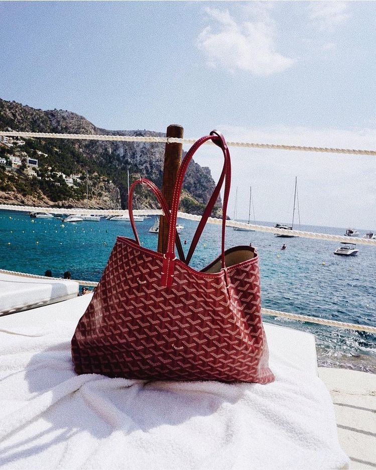 Luxurious Shopper Bag | Elegant and Spacious | Burgundy