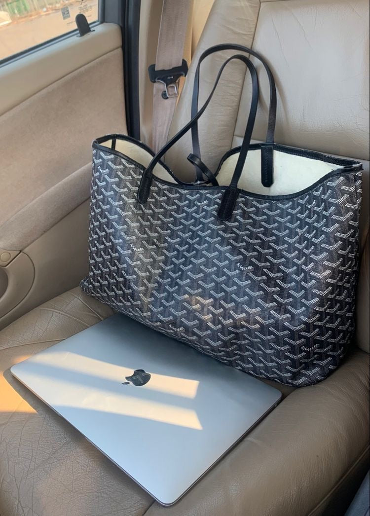 Luxurious Shopper Bag | Elegant and Spacious | Burgundy