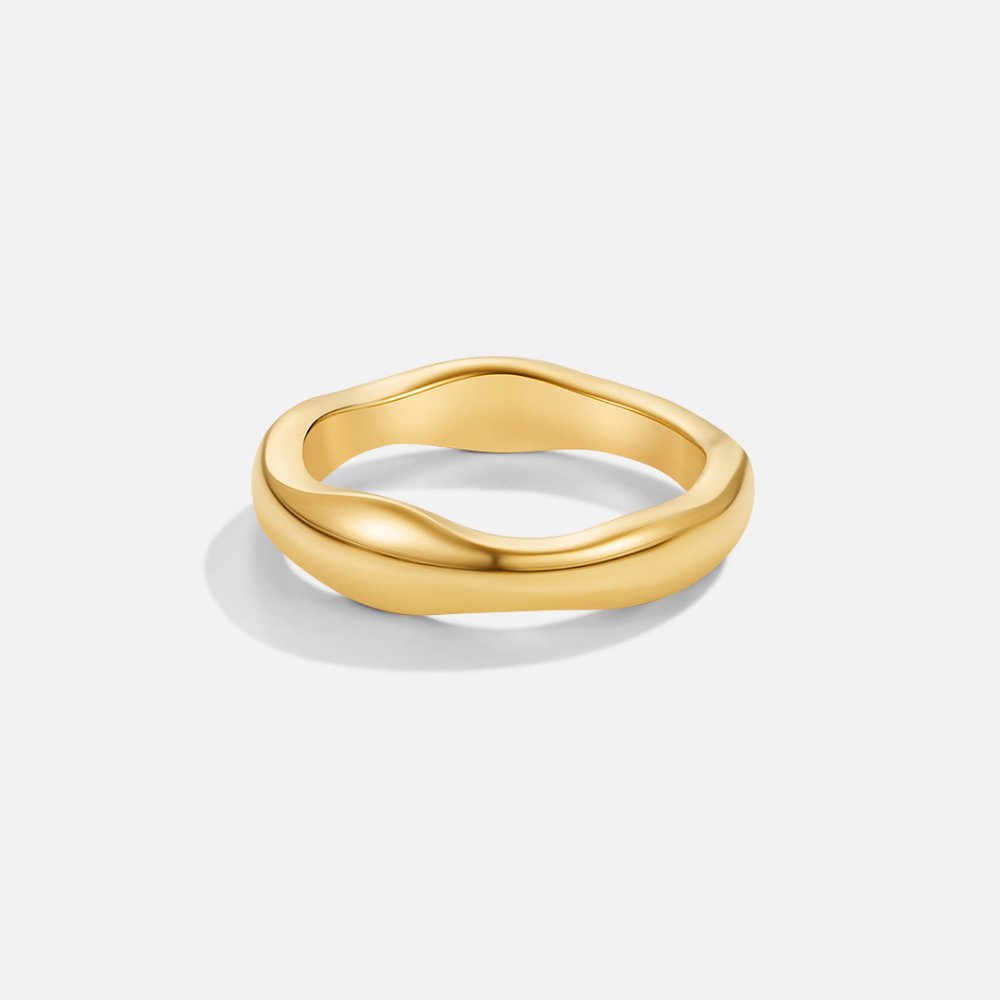 Soft wave ring in shiny silver