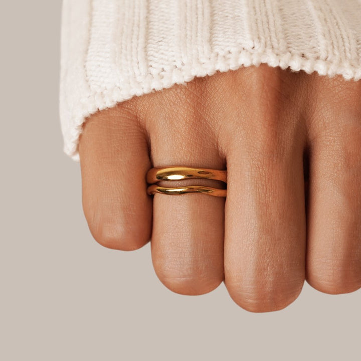 Sparkling silver wave ring set