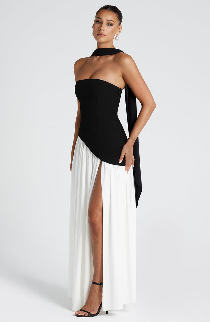 Off-the-shoulder elegant maxi dress with pleated skirt and thigh slit