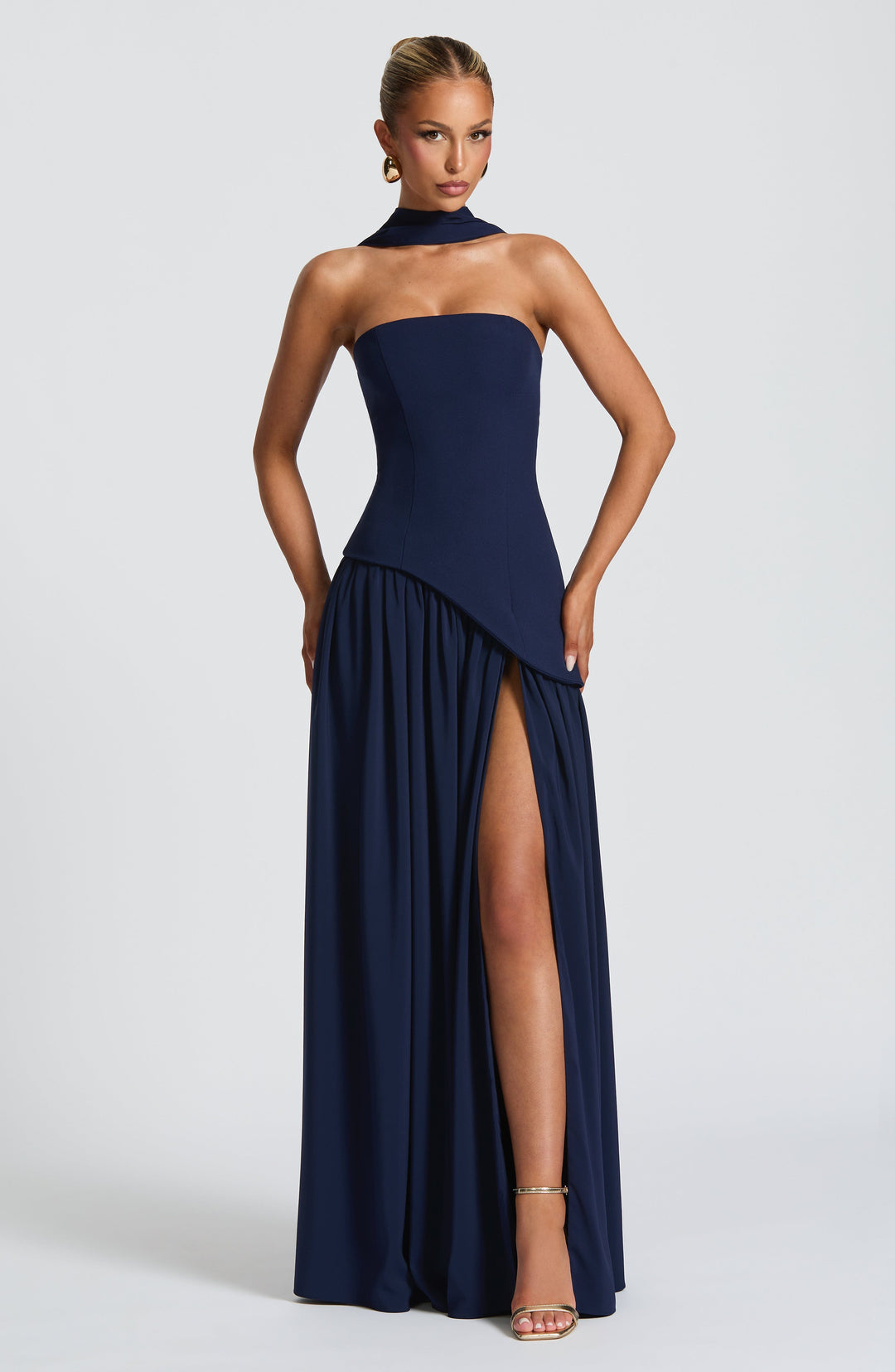 Off-the-shoulder elegant maxi dress with pleated skirt and thigh slit