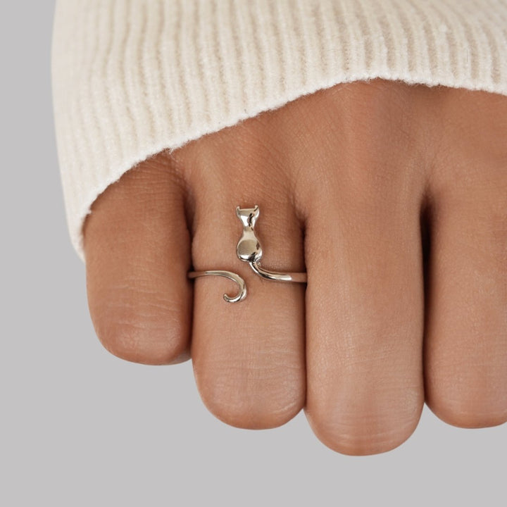 Elegant silver ring with star motif