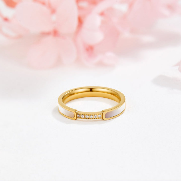 Harmonious pearl ring with subtle crystals
