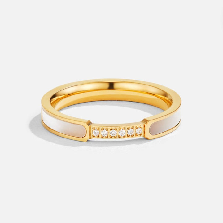 Simple pearl ring with delicate crystals