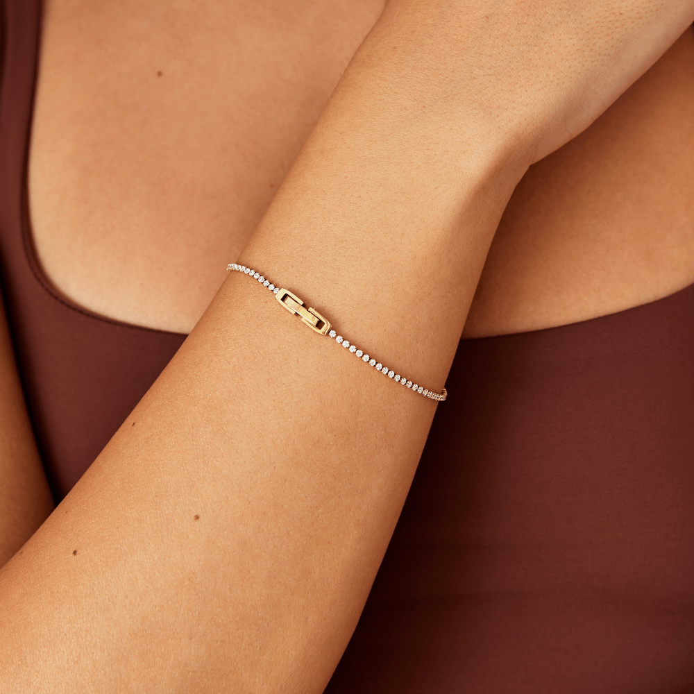 Elegant gold bracelet with sparkling crystals