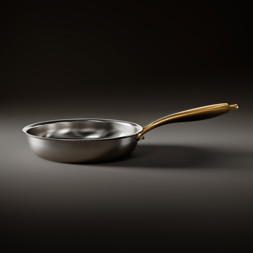 Hand-hammered titanium frying pan with coating-free surface