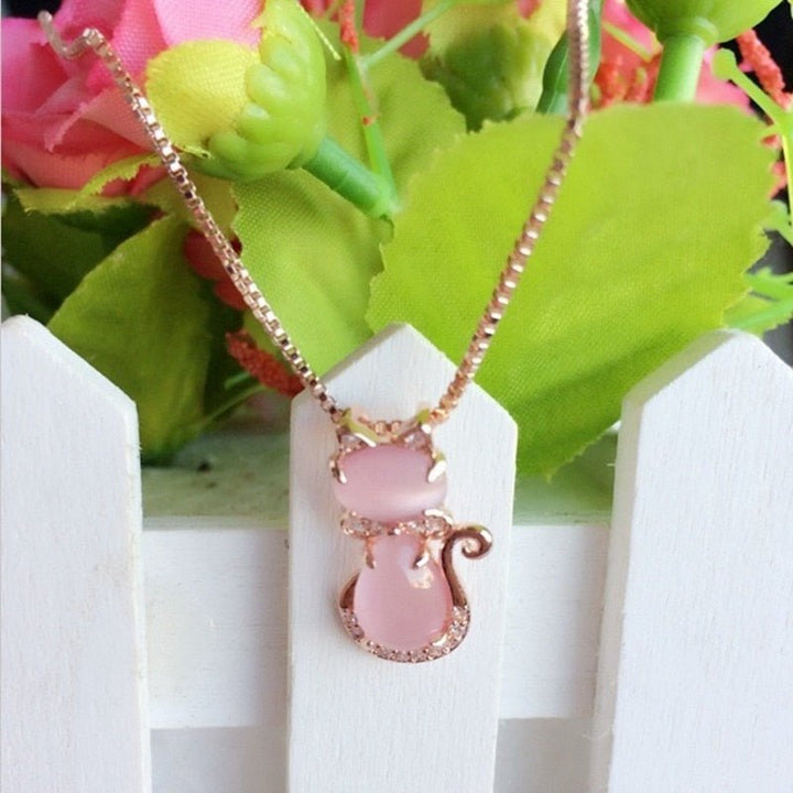 Pink stone cute cat necklace with zircon