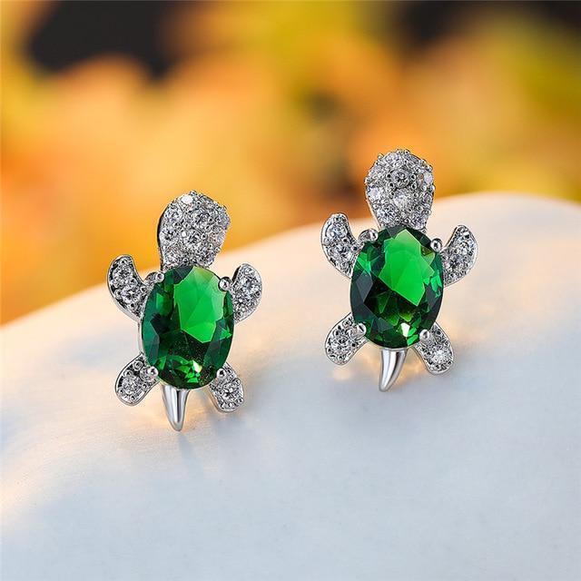 Elegant silver earrings with cubic zirconia and seaweed design