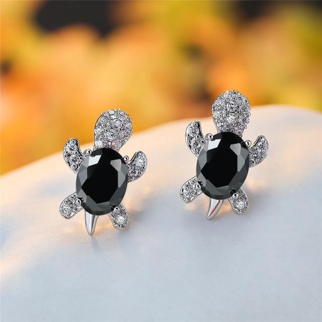 Elegant silver earrings with cubic zirconia and seaweed design