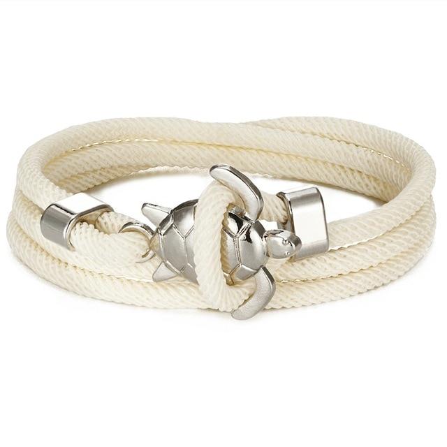 Elegant silver bracelet with sea turtle motif