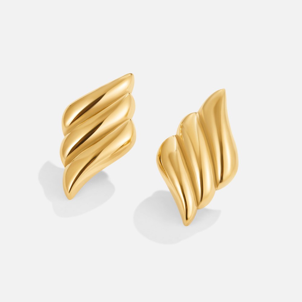 Elegant gold earrings with refined round shapes