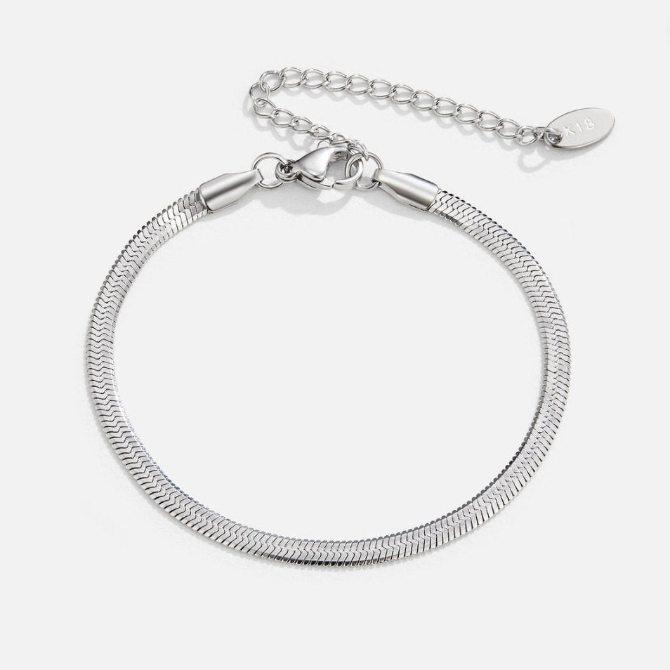Elegant silver bracelet with snake motif