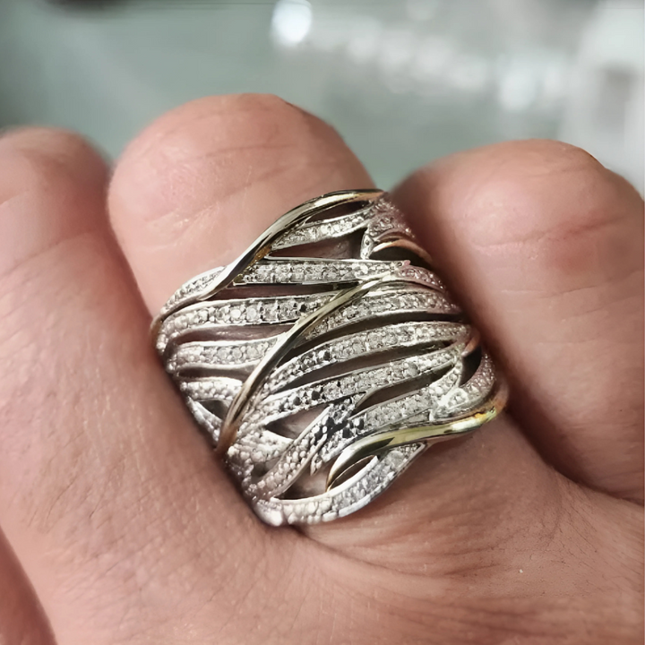 Refined twisted ring in rose gold