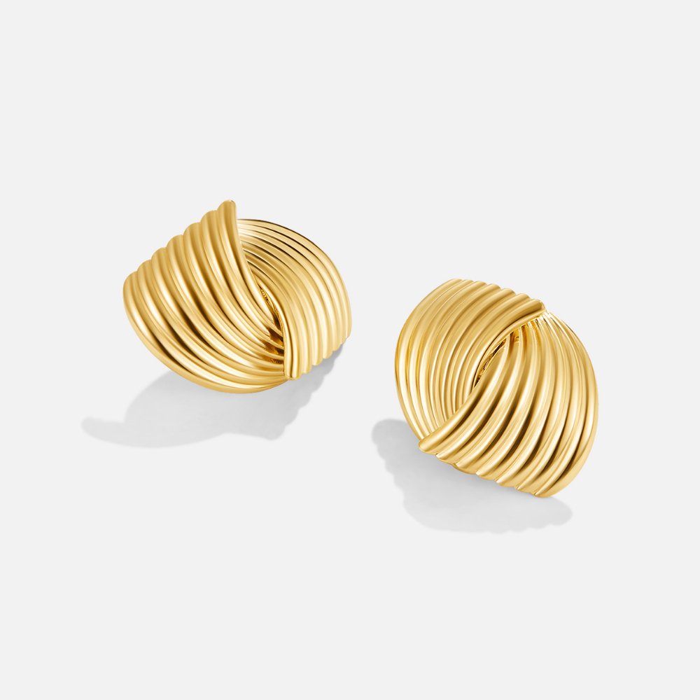Elegant Gold Earrings with Refined Details