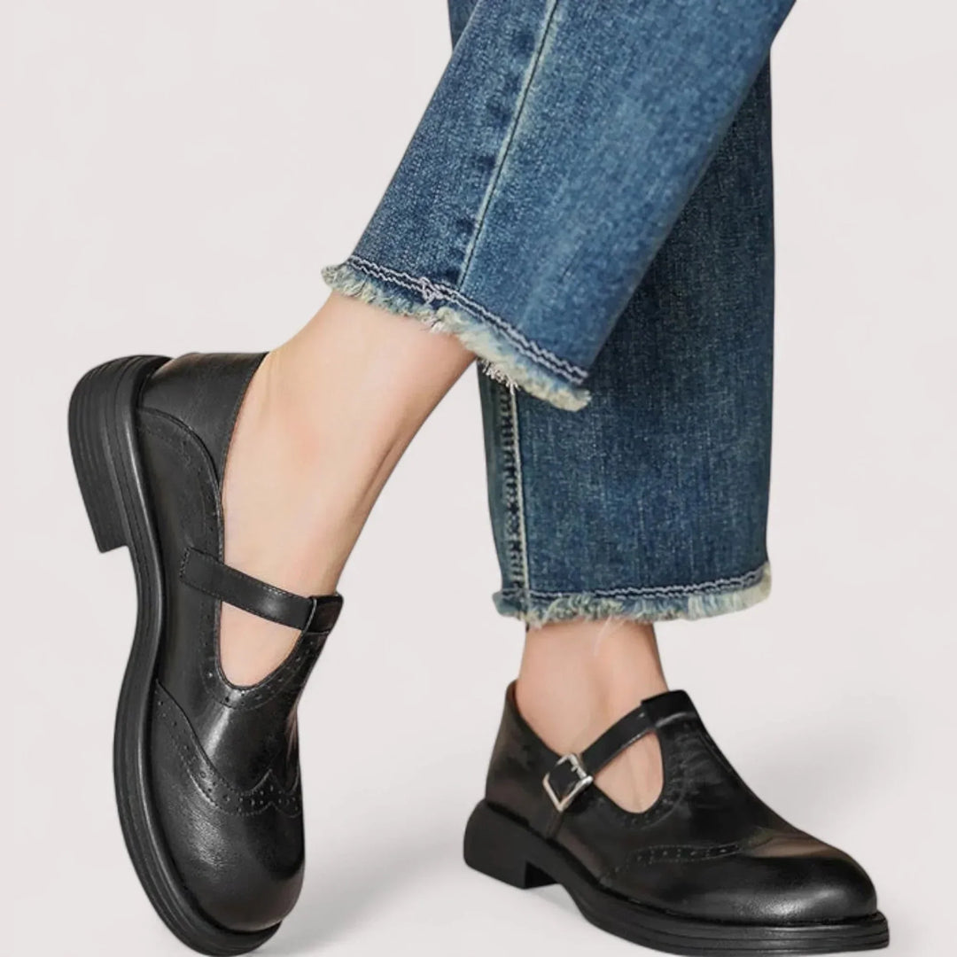 Leather Mary Jane Shoes With T-Strap And Brogue Details