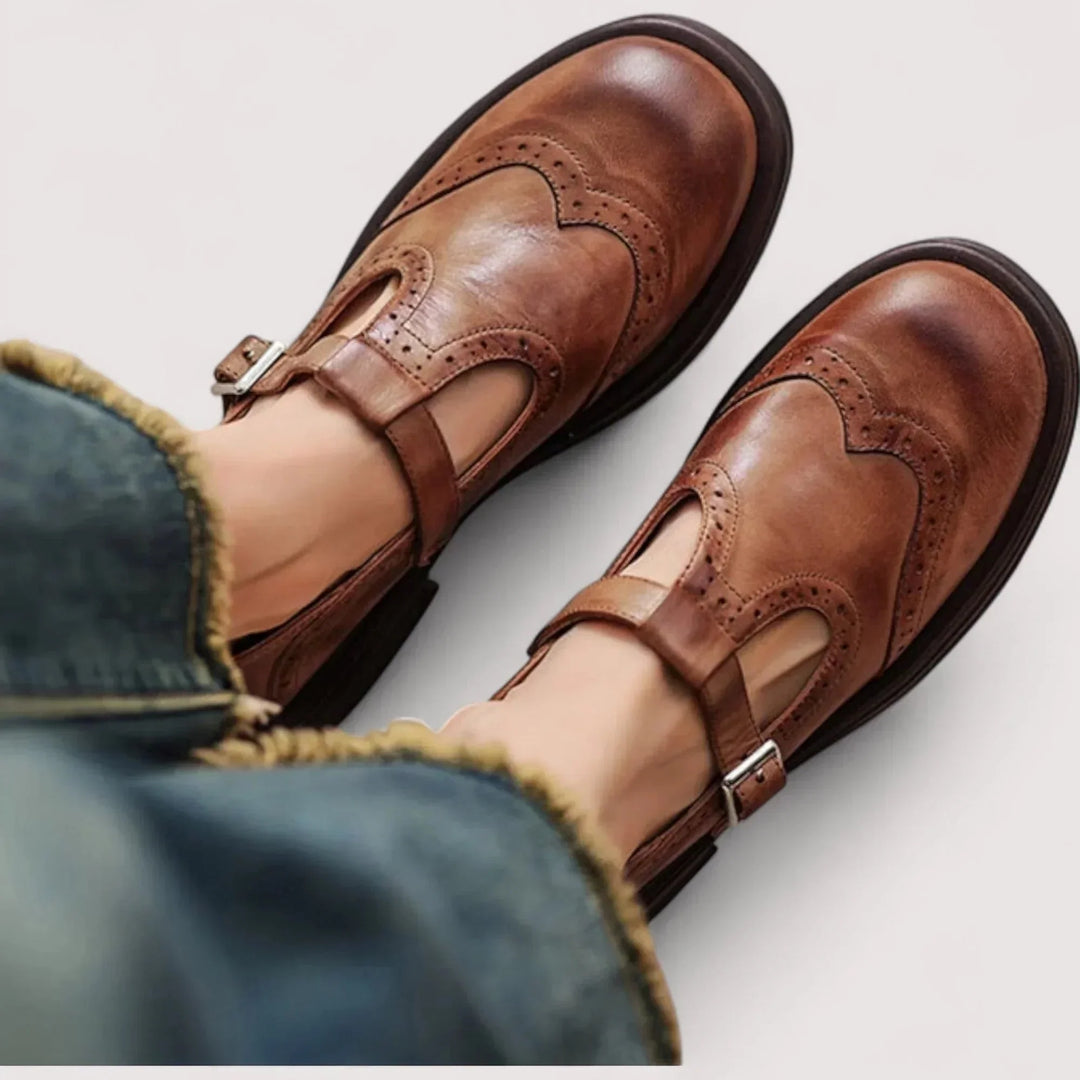 Leather Mary Jane Shoes With T-Strap And Brogue Details