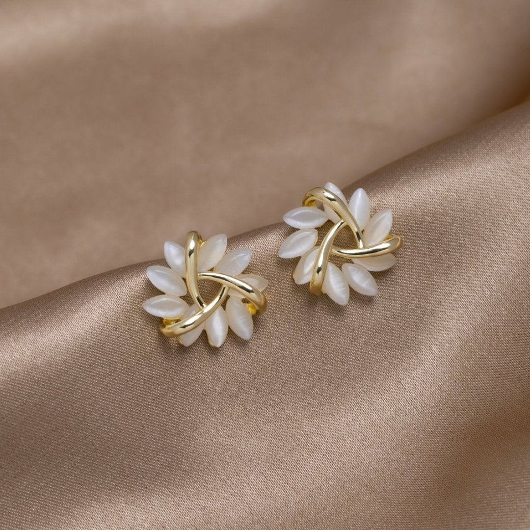 Elegant gold earrings with flower motif